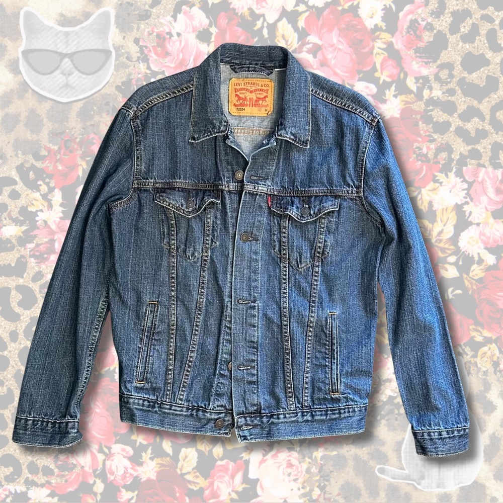 Levi's Blue Denim Trucker Jacket in a men’s size Medium. - Picture 2 of 5